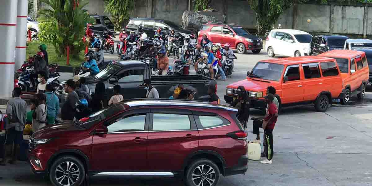 sebab-apa-antrean-panjang-di-spbu-timika